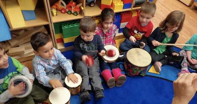 trò chơi cho bé dưới 1 tuổi