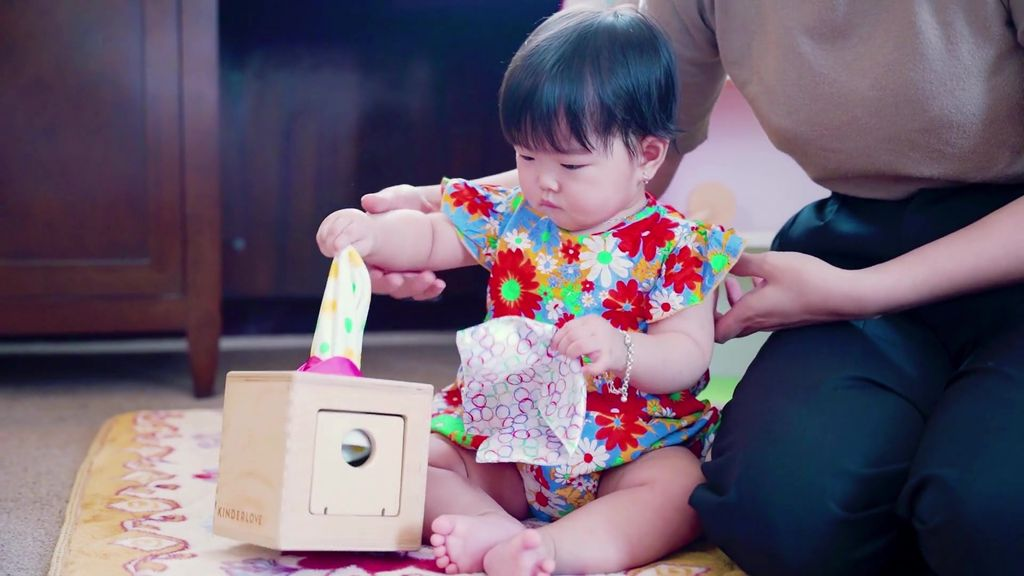 trò chơi cho bé dưới 1 tuổi